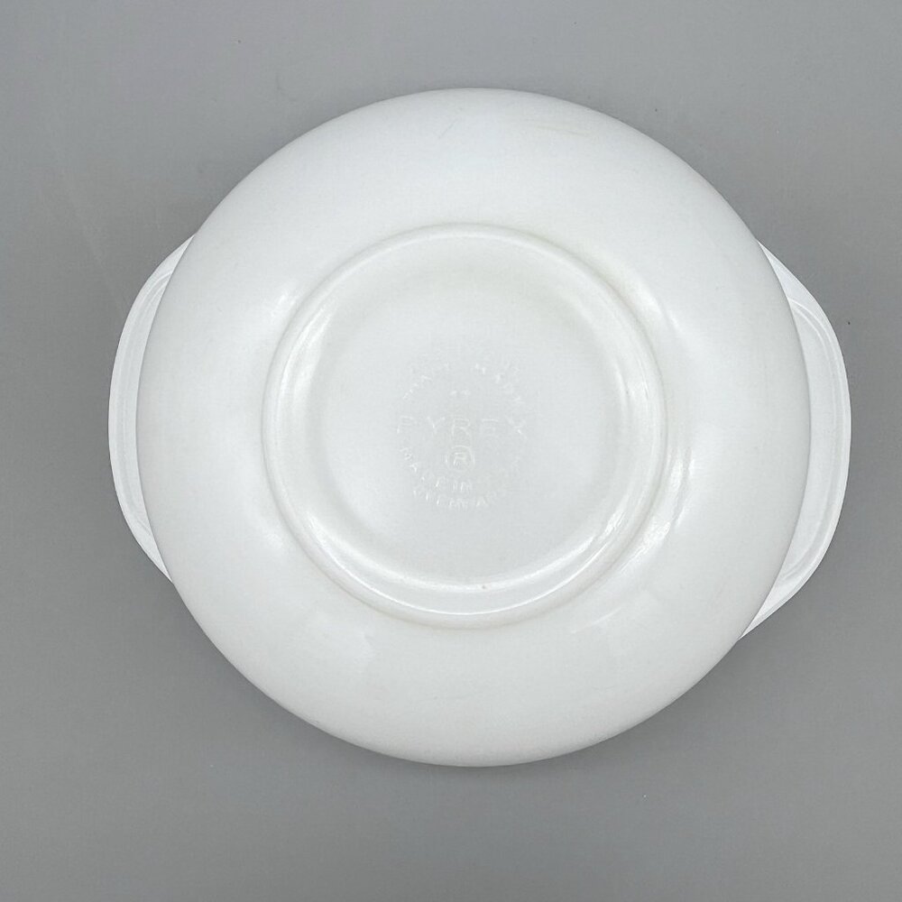Vintage Pyrex #023 1 1/2Qt Handled White Round Casserole Dish USA *No Lid* - Picture 6 of 10